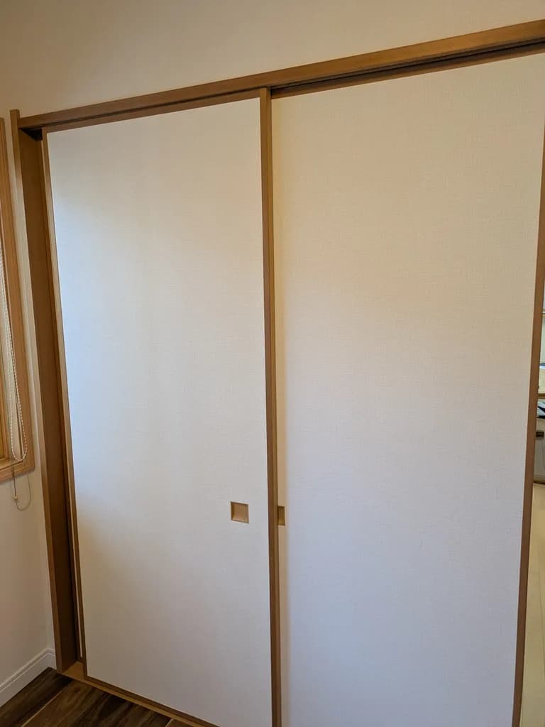 施工前 ── 既存の引き戸収納
