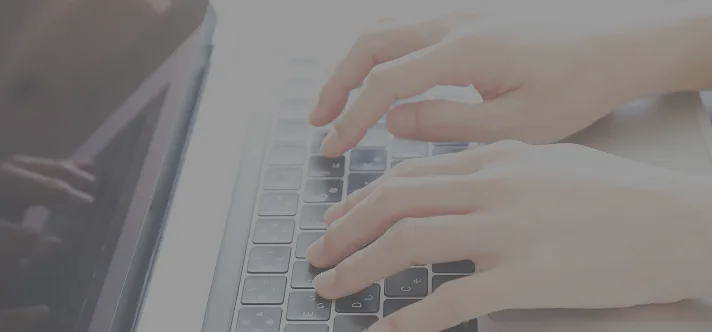 パソコンのWebフォームから無料見積もり・相談をする手元