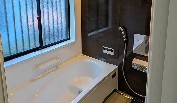 清潔感あふれる最新のユニットバス