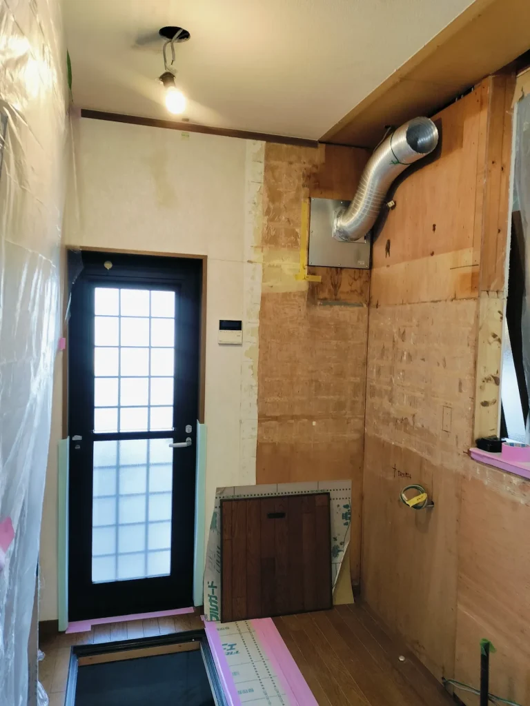 勝手口周辺の改装工事風景